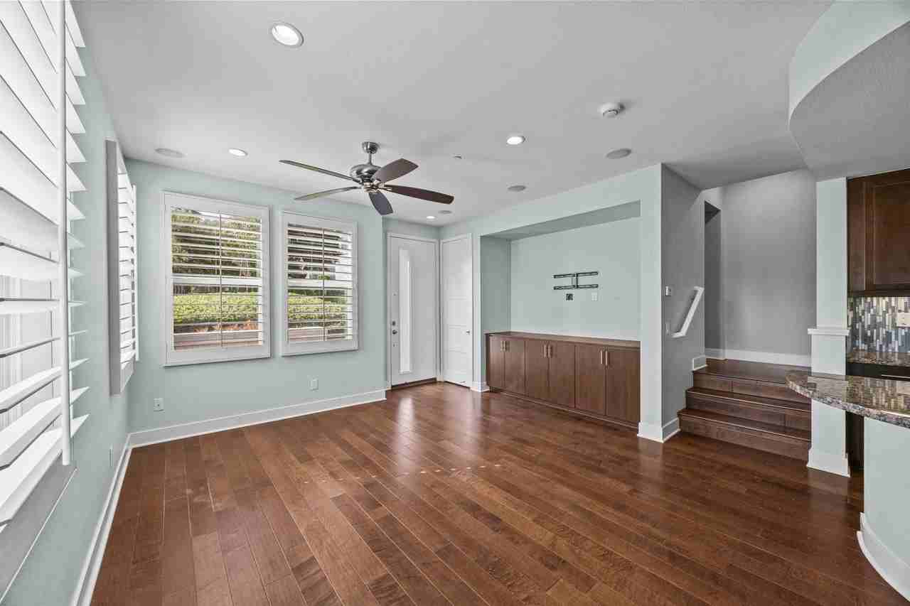 3 Compass Ct - Photo 5 of 37
