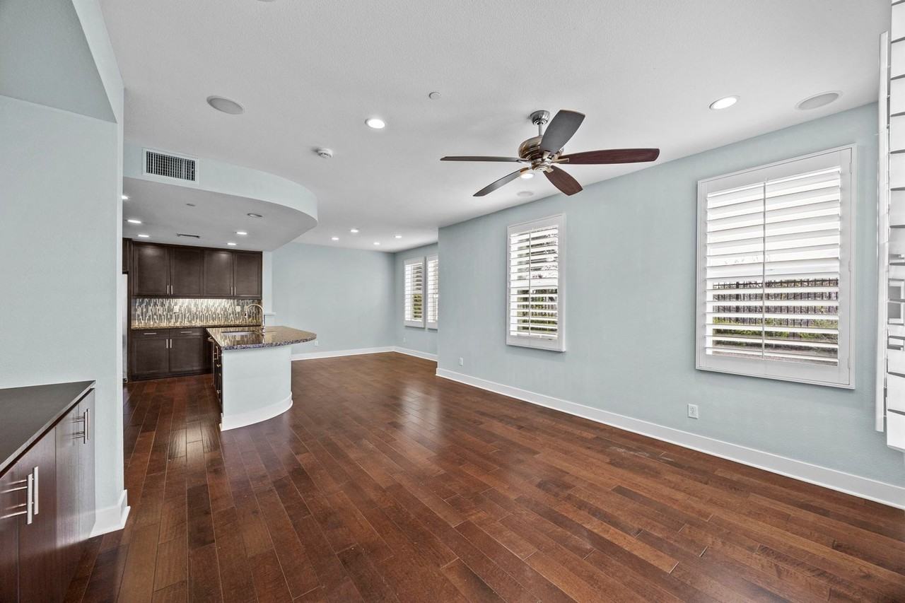 3 Compass Ct - Photo 6 of 37