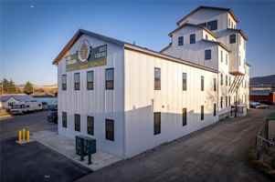 featured image of 924 E Park St