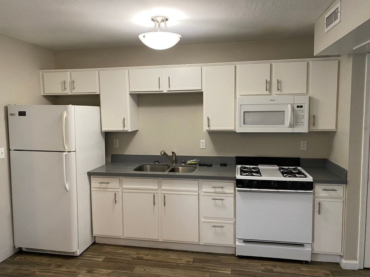 Stetson Condominiums - Photo 2 of 9