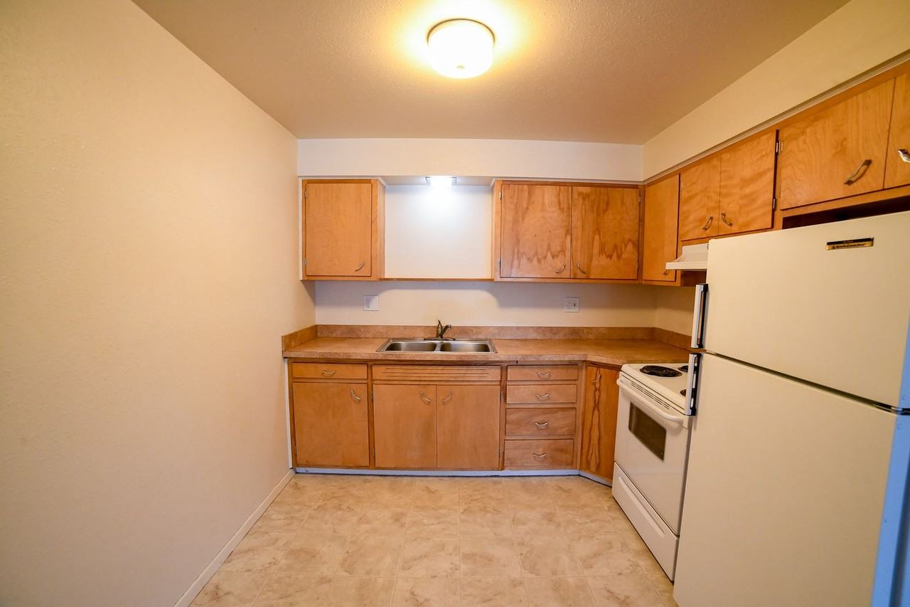 Glacier Apartments - Photo 2 of 18