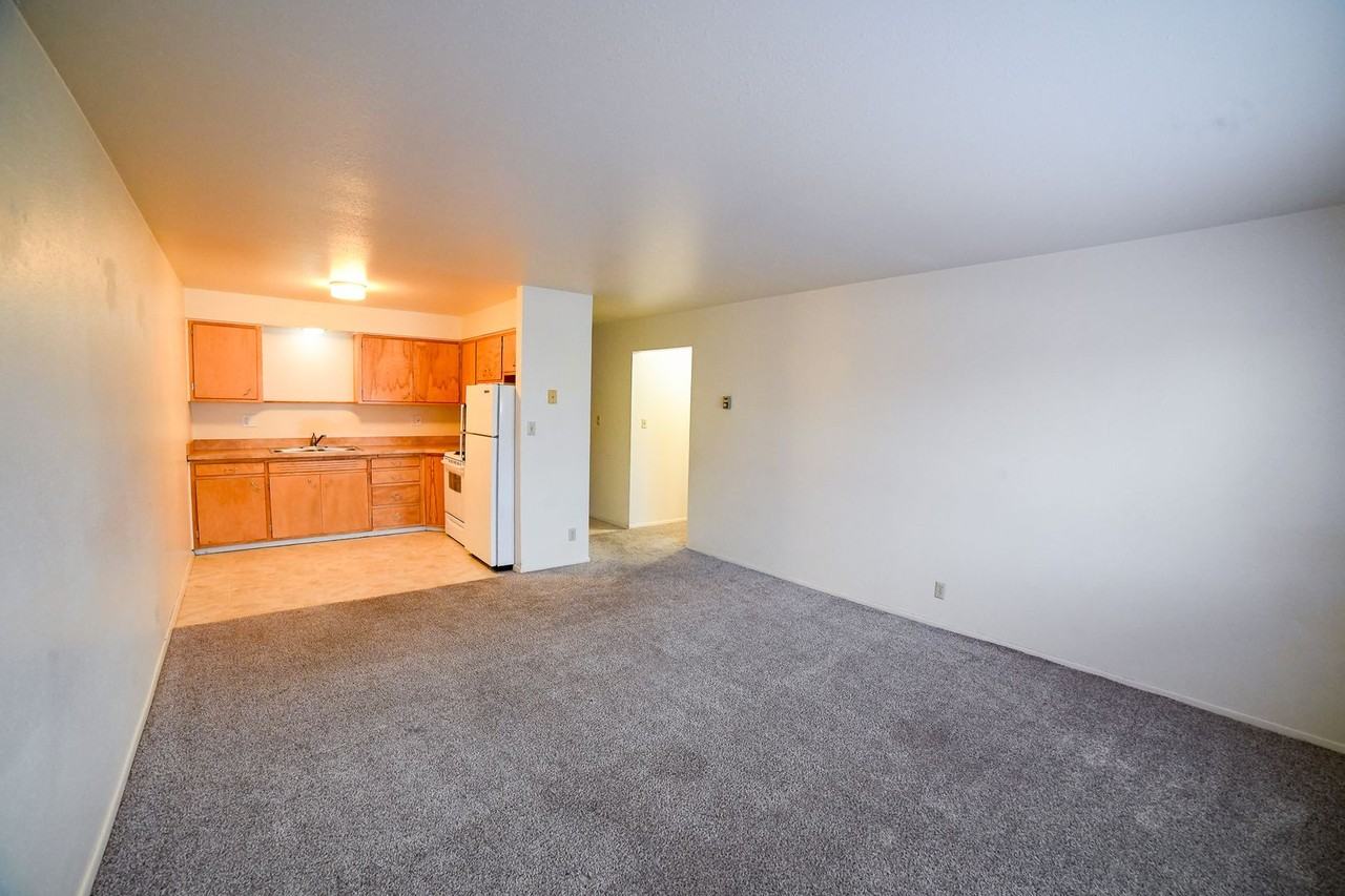 Glacier Apartments - Photo 3 of 18