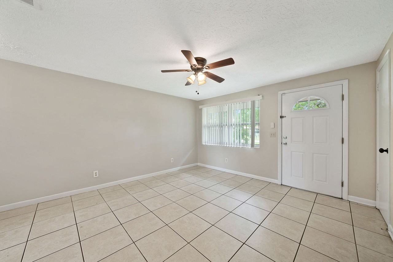 1019 Bradford Cir - Photo 5 of 27
