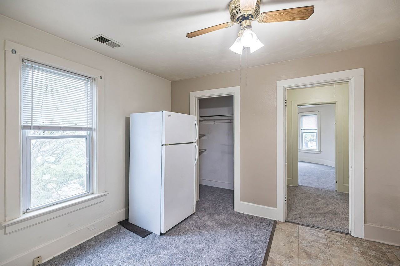 735 W 26th St - Photo 5 of 22