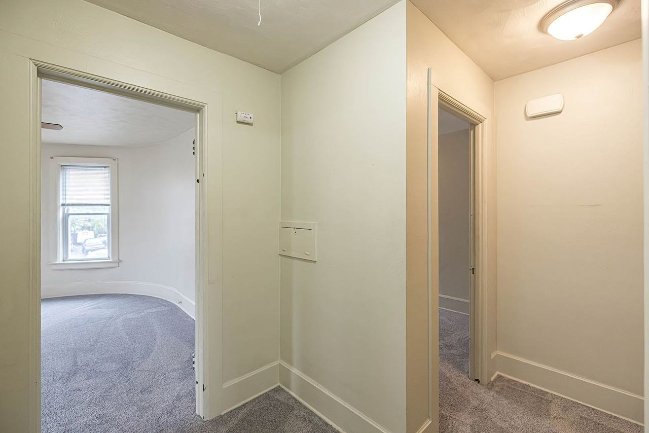 735 W 26th St - Photo 7 of 22