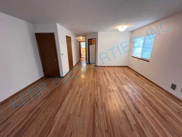 1325 Se Salmon St - Photo 3 of 17