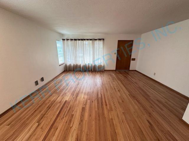 1325 Se Salmon St - Photo 4 of 17