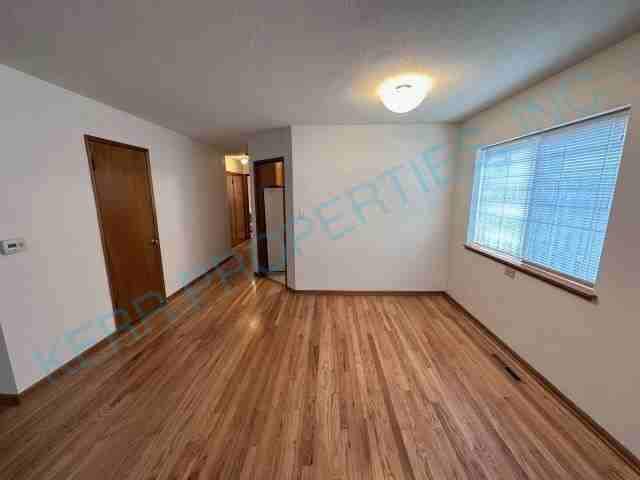 1325 Se Salmon St - Photo 5 of 17