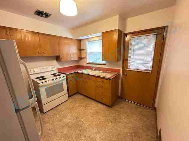 1325 Se Salmon St - Photo 6 of 17
