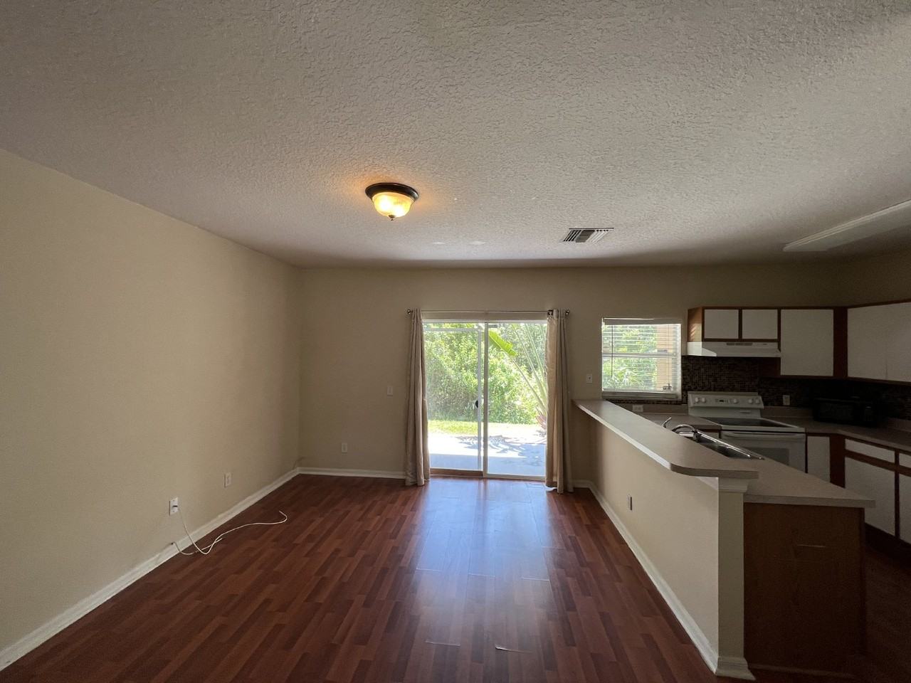 1245 Beckenham Way - Photo 4 of 13