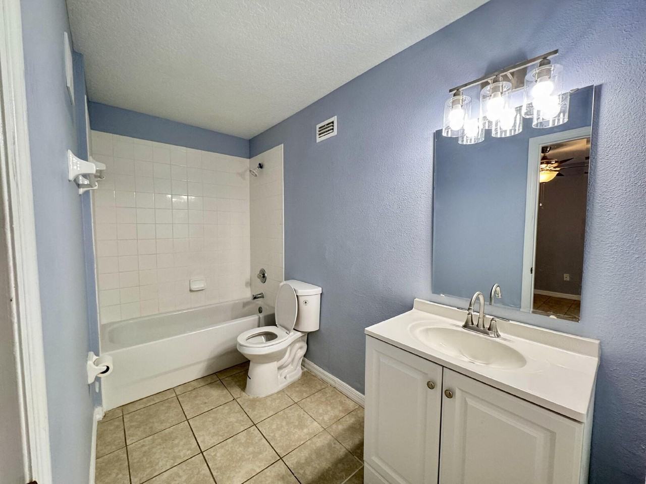1314 Washington Palm Loop #B - Photo 5 of 8