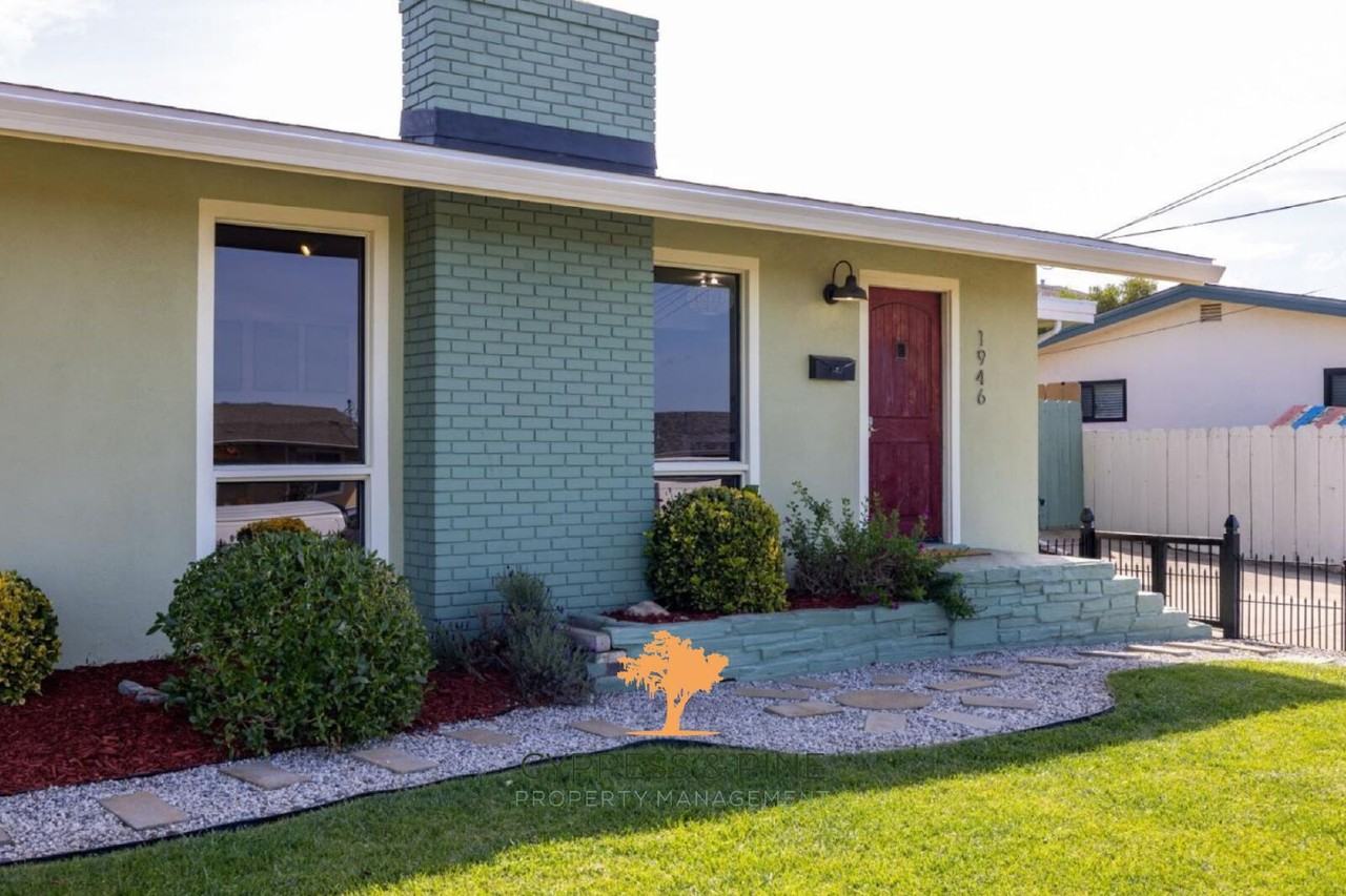 1946 Yosemite St - Photo 2 of 15