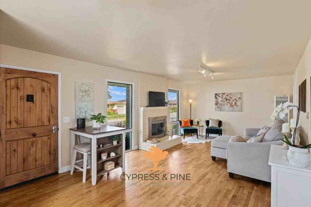 1946 Yosemite St - Photo 3 of 15