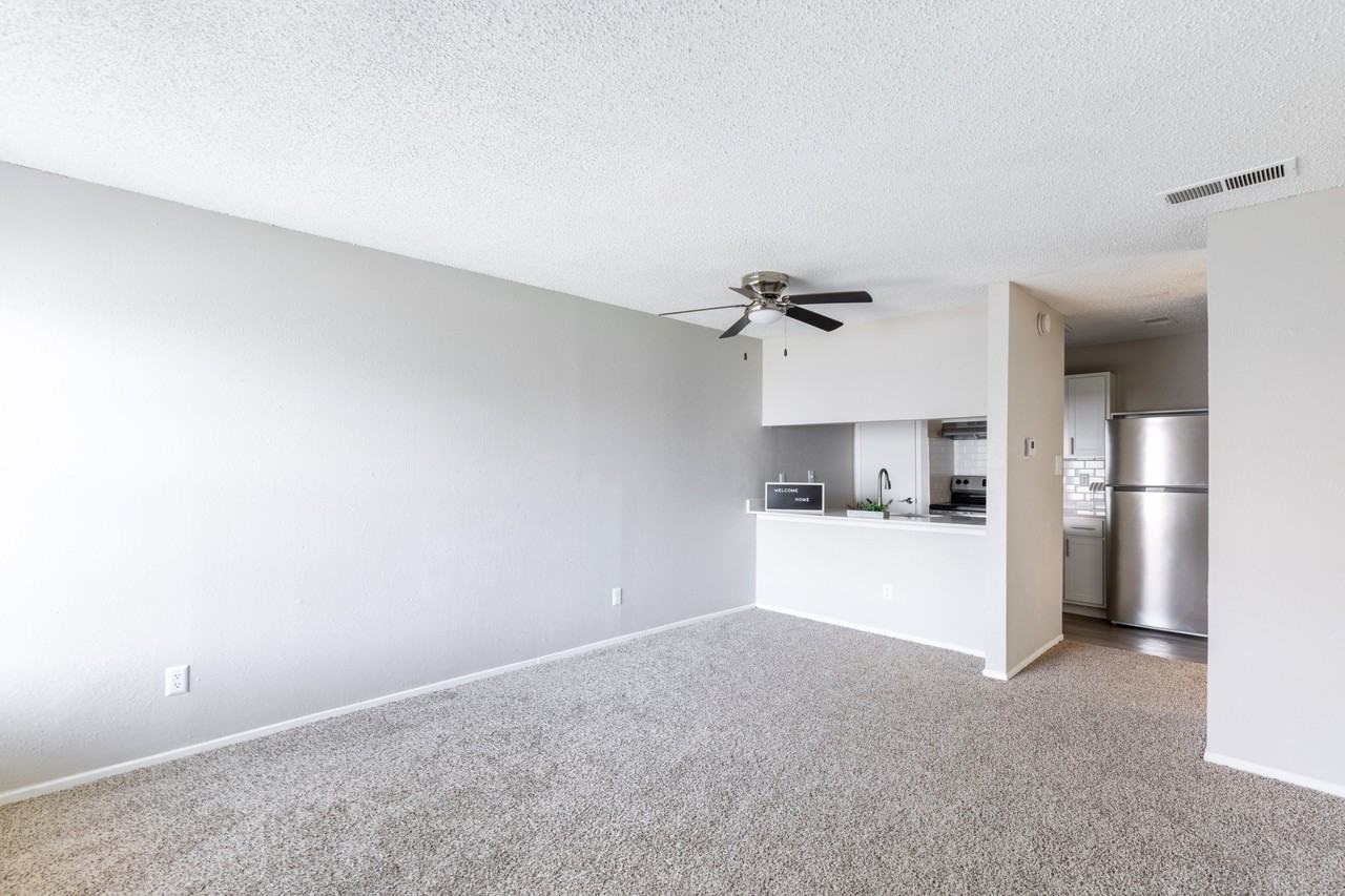 Leander - Photo 4 of 35