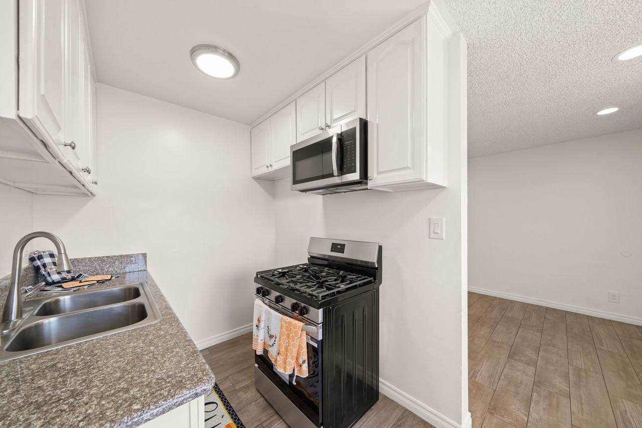 11100 Pangborn Ave. - Photo 2 of 20