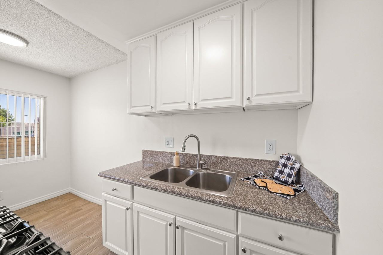 11100 Pangborn Ave. - Photo 3 of 20