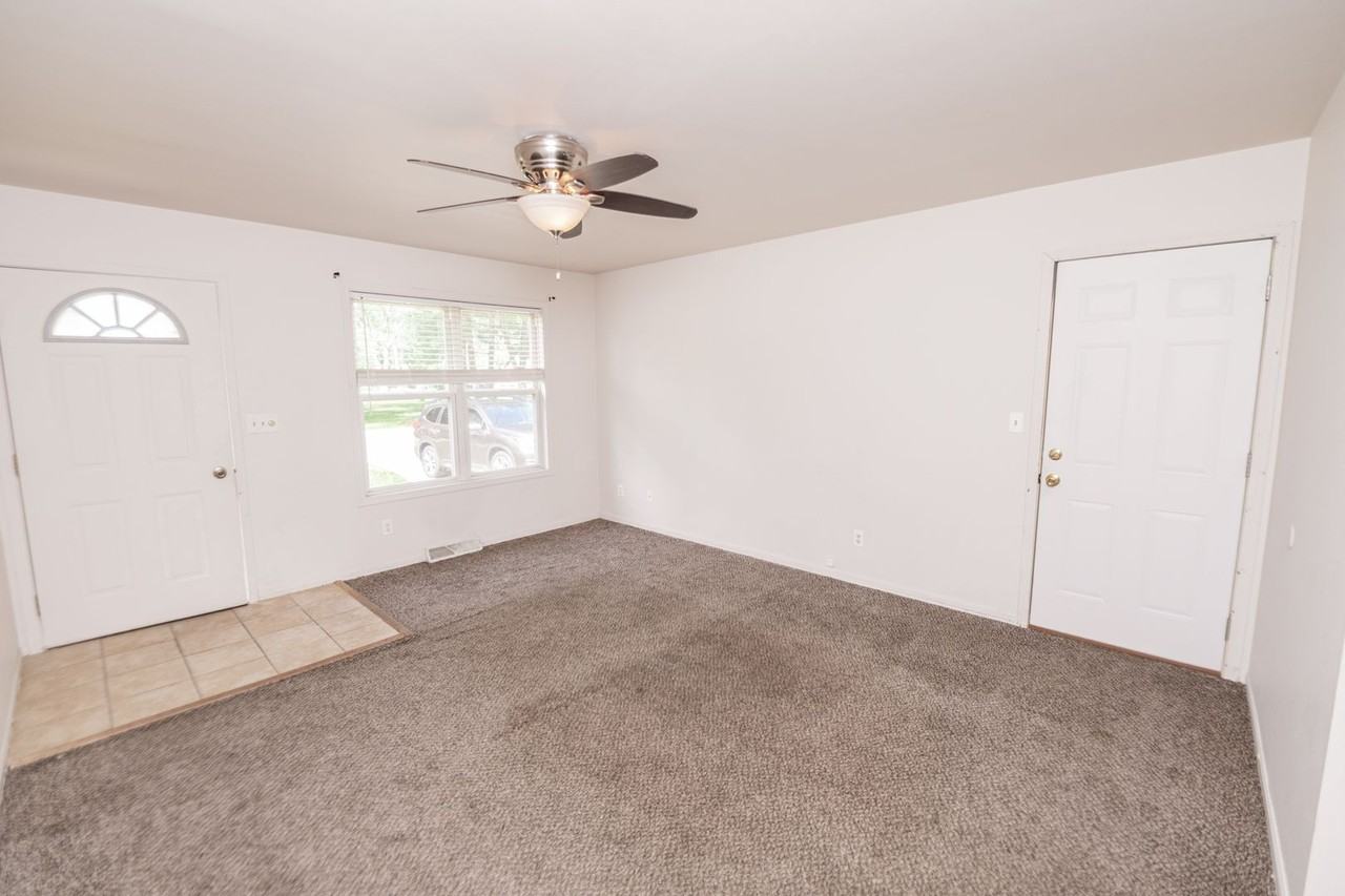 2207 W Lincoln Ave - Photo 2 of 12