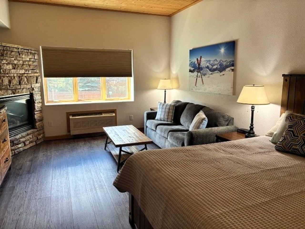 5051 Gateway 5051 - Photo 2 of 18