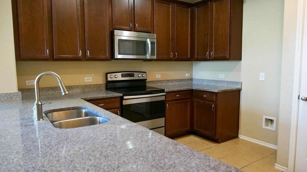 17208 Bridgefarmer Blvd - Photo 4 of 41