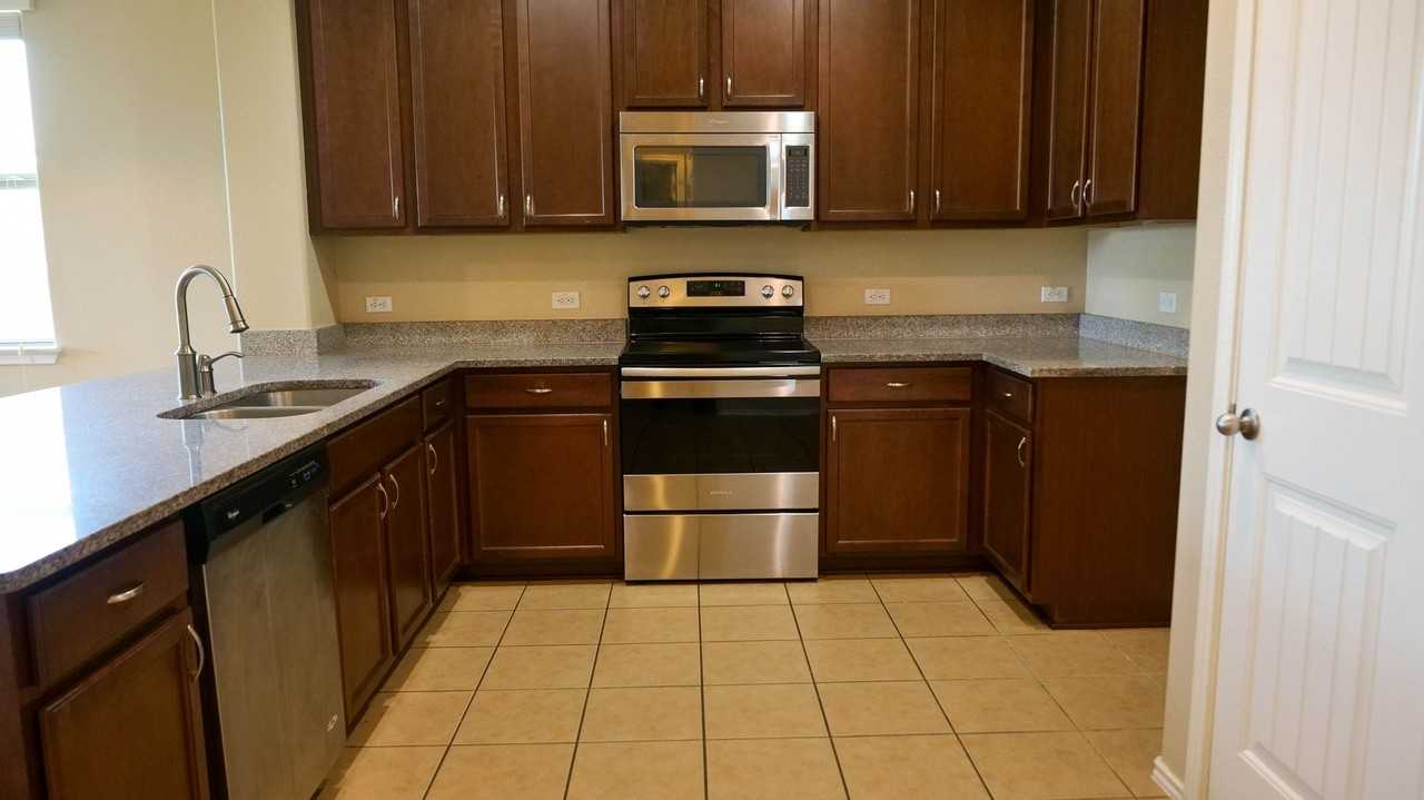 17208 Bridgefarmer Blvd - Photo 5 of 41