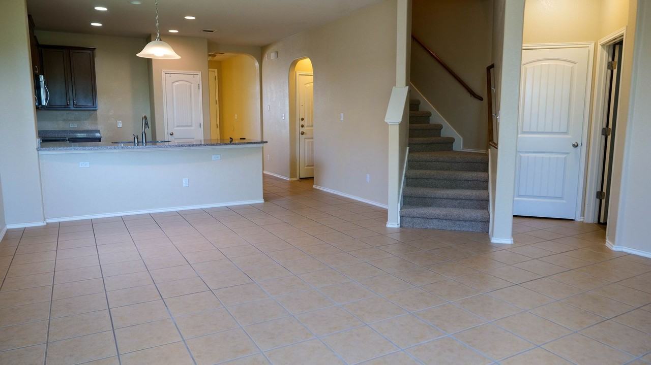 17208 Bridgefarmer Blvd - Photo 6 of 41