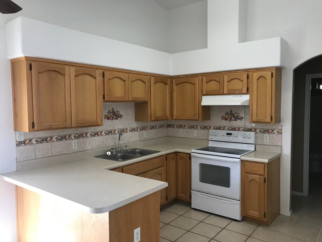 10295 E 37th St - Photo 3 of 15