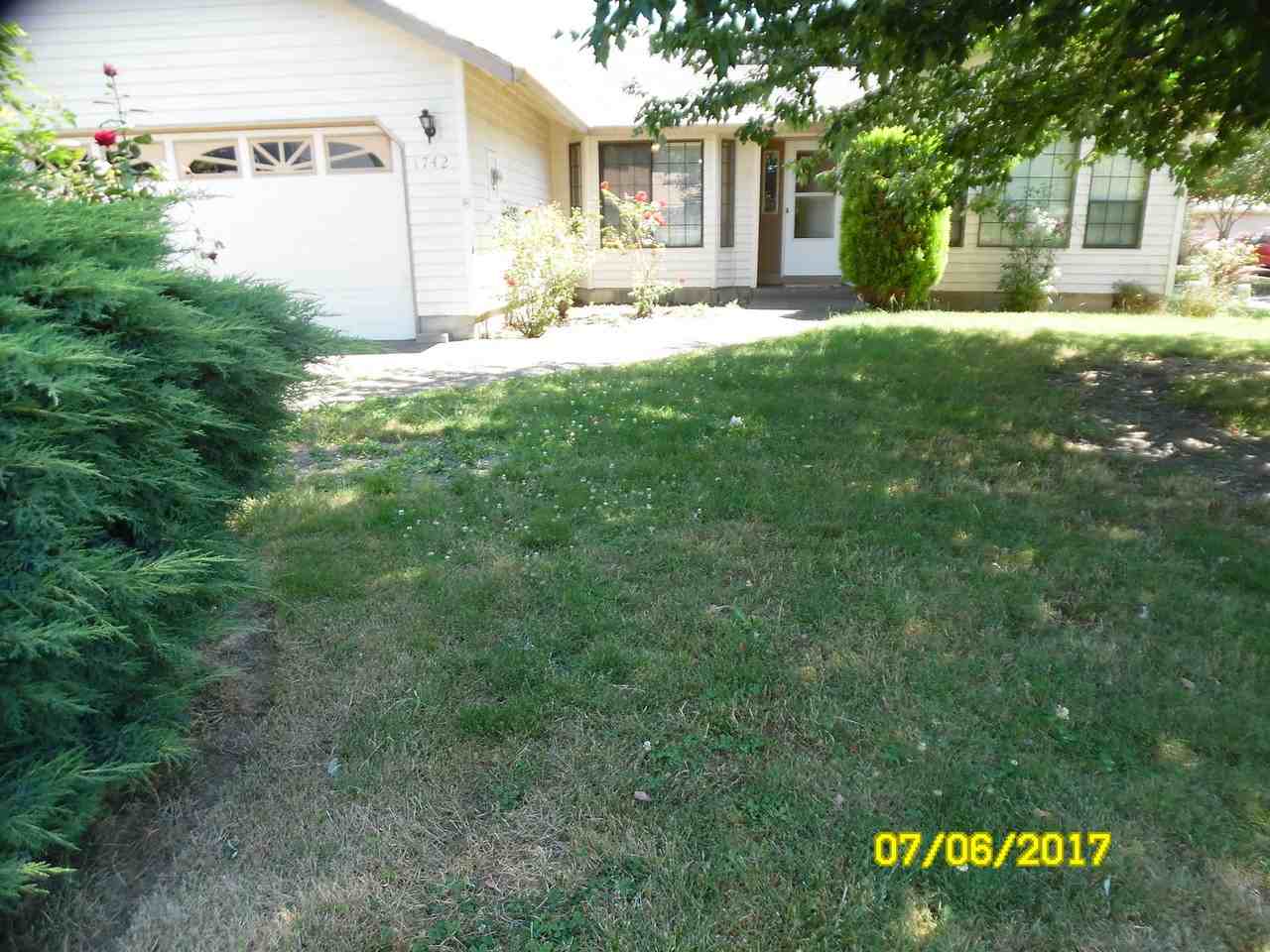 1742 Se Queenborough St - Photo 2 of 18
