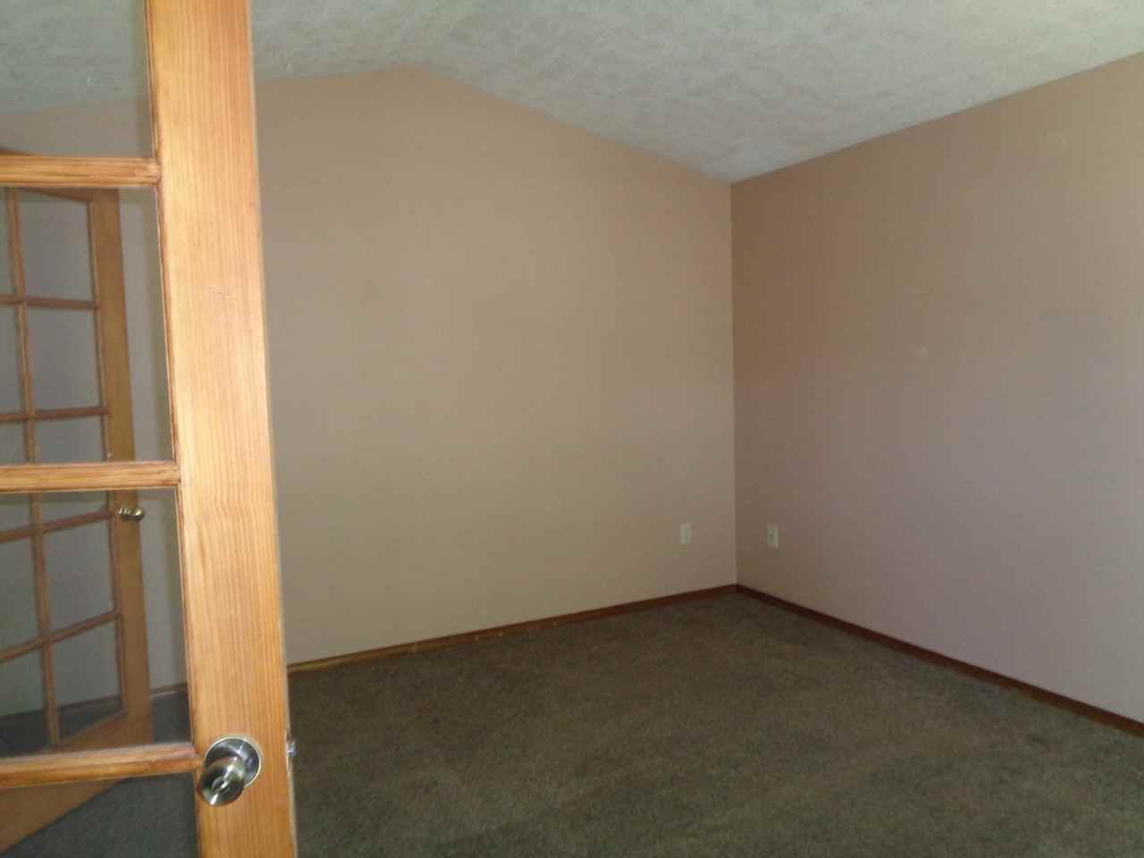 1742 Se Queenborough St - Photo 4 of 18