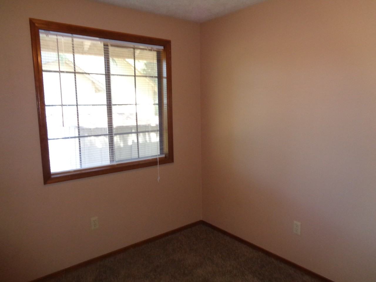 1742 Se Queenborough St - Photo 5 of 18