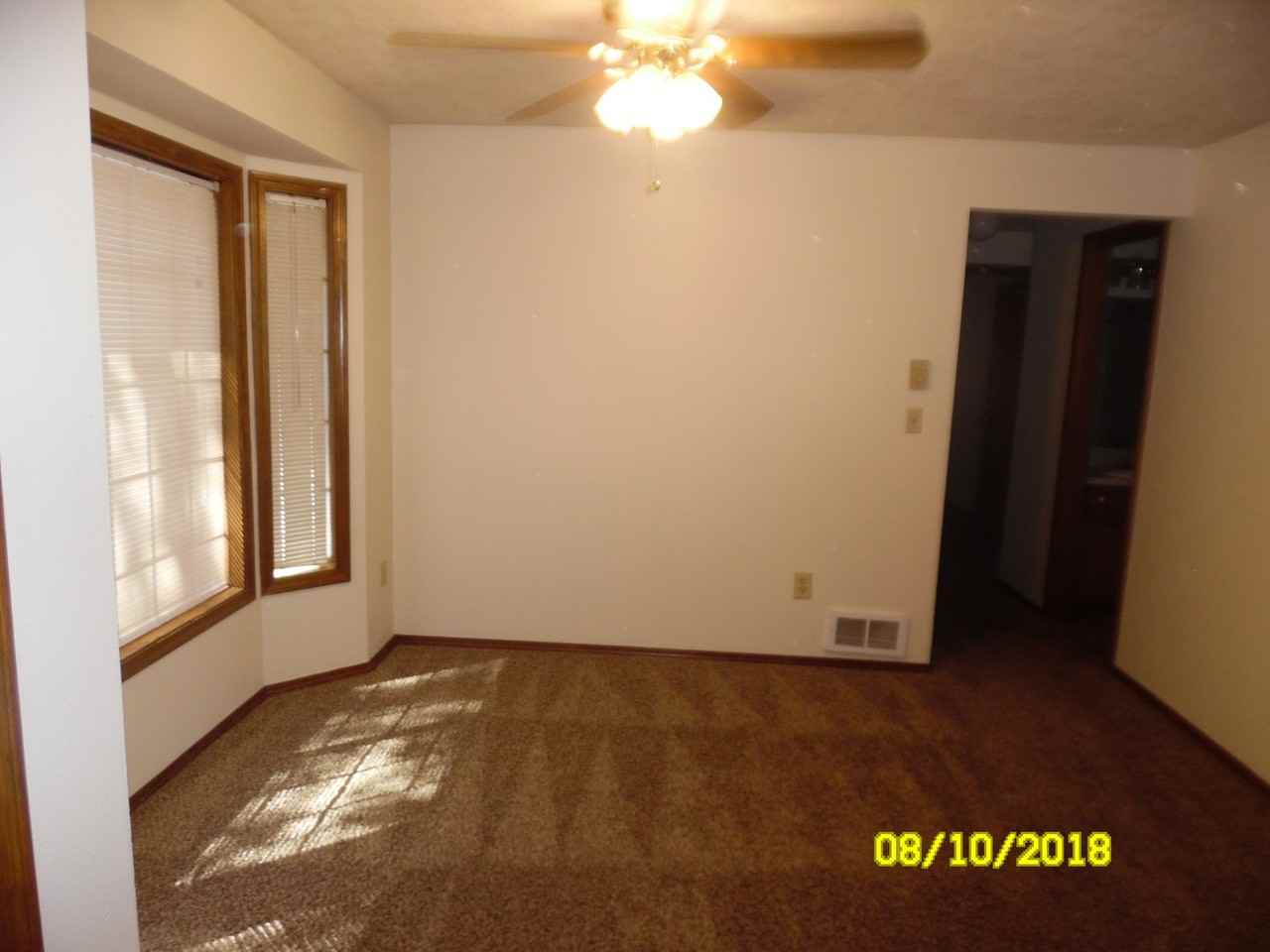 1742 Se Queenborough St - Photo 6 of 18