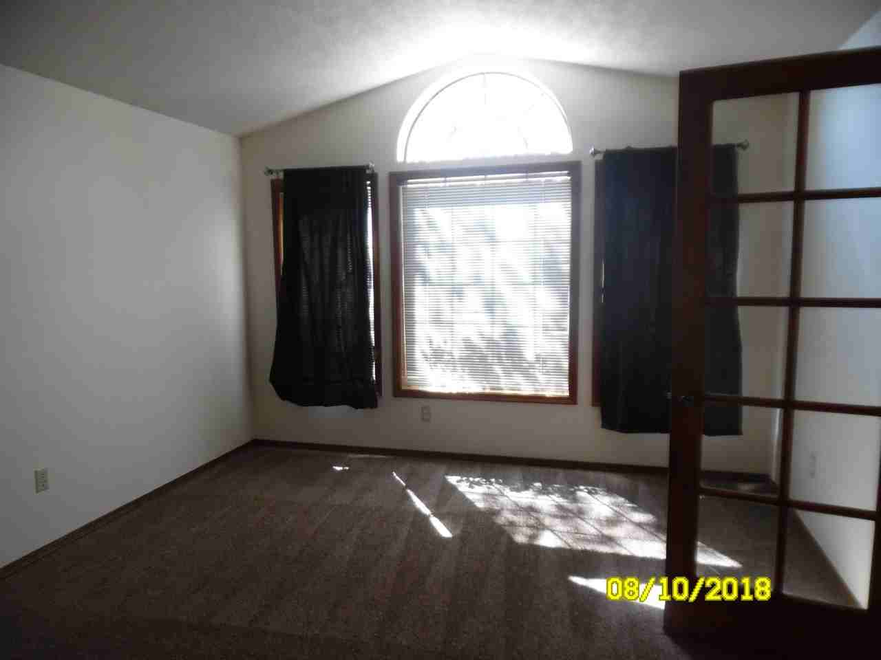 1742 Se Queenborough St - Photo 7 of 18