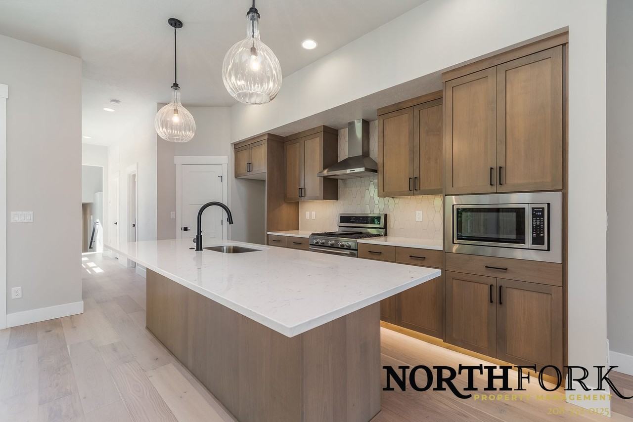2121 N 34th St - Photo 5 of 18