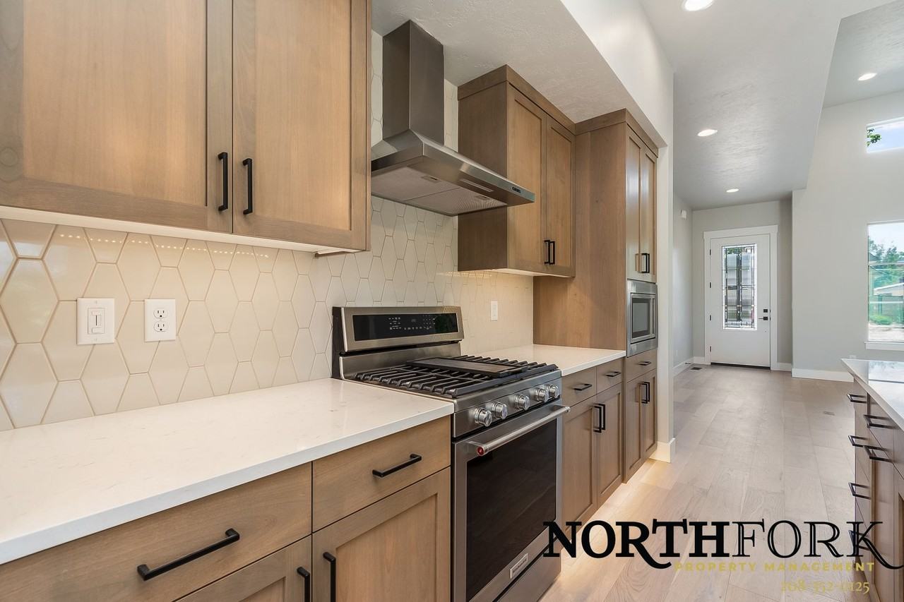 2121 N 34th St - Photo 6 of 18