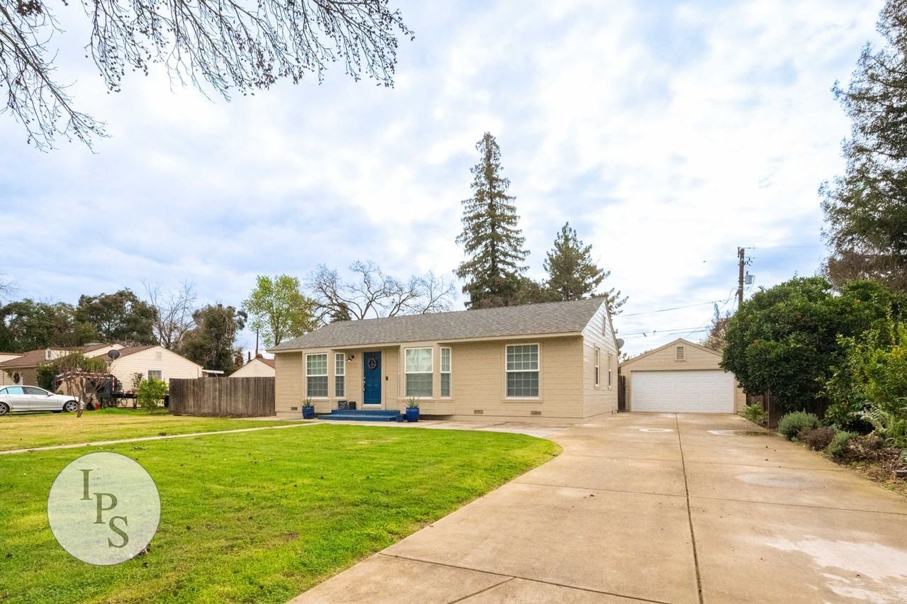 810 E Saginaw Way - Photo 2 of 24