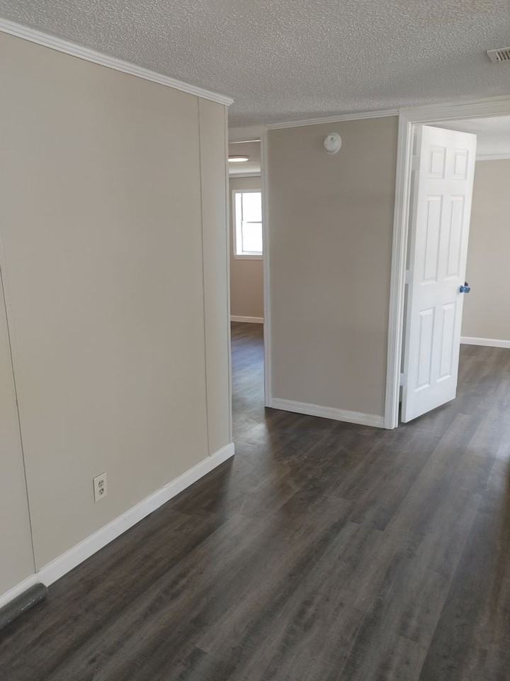 56 Nw Railroad St - Photo 7 of 22