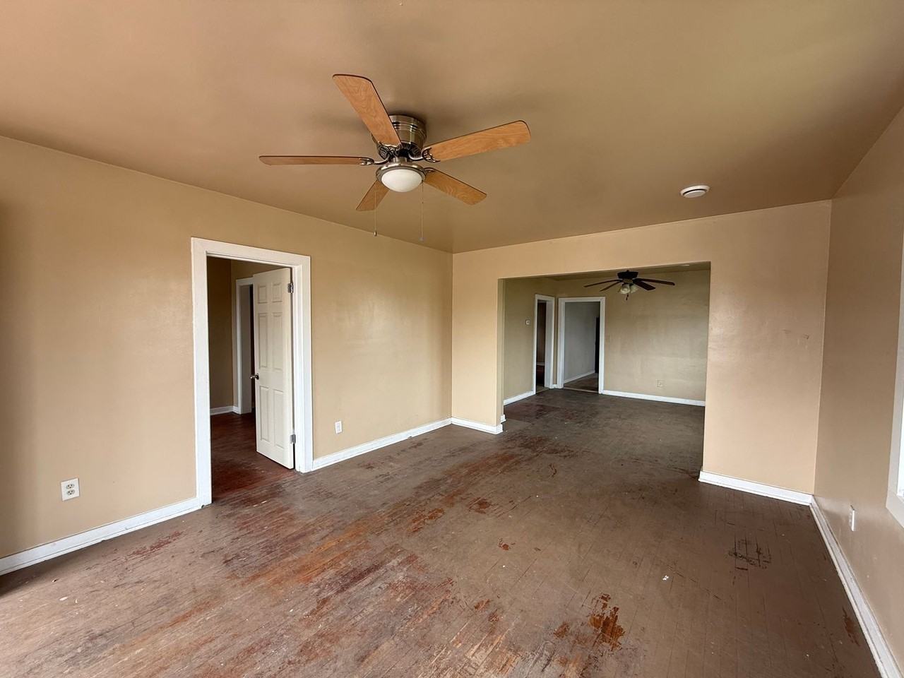 4004 Carey St - Photo 2 of 17