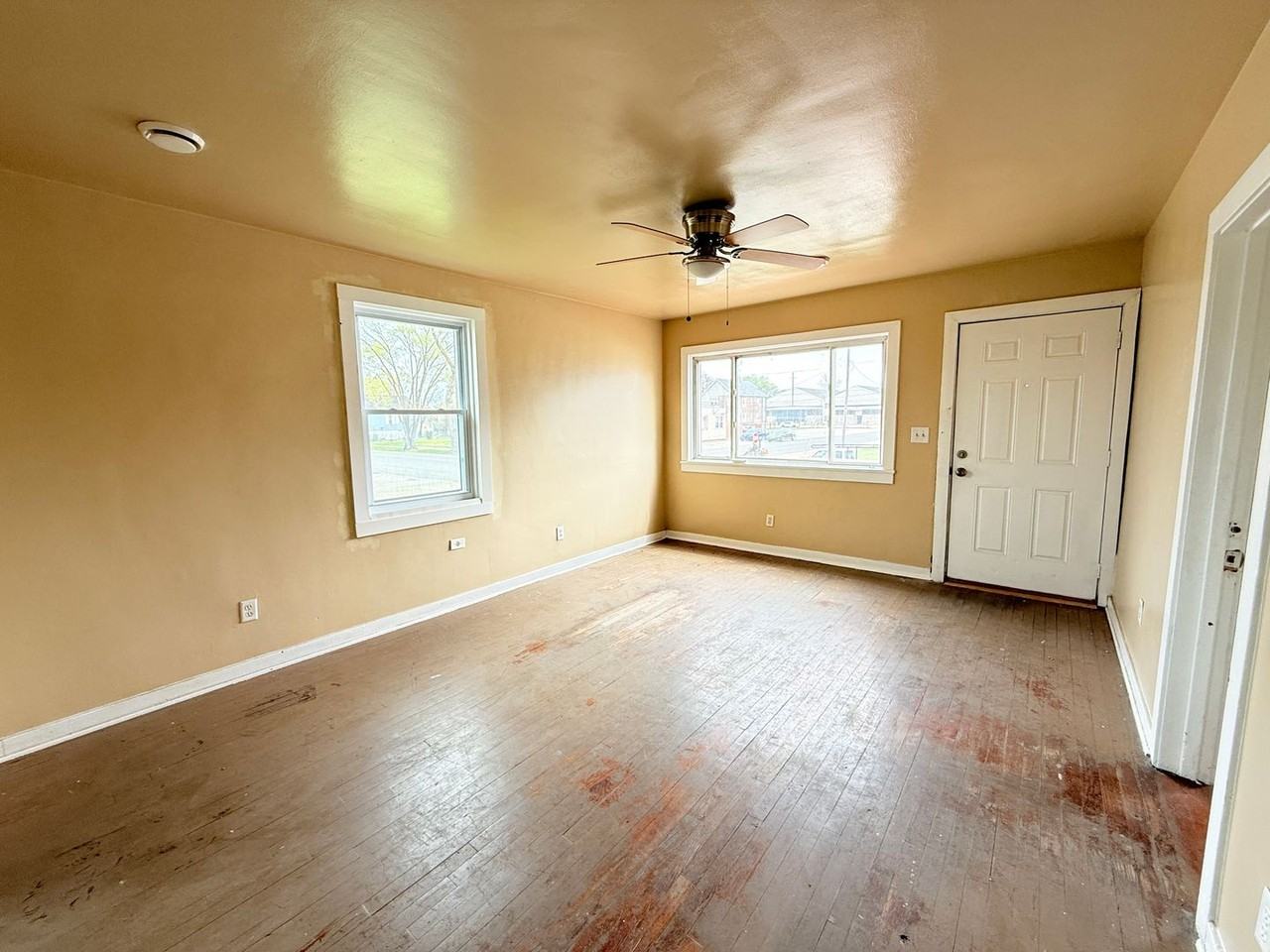 4004 Carey St - Photo 3 of 17