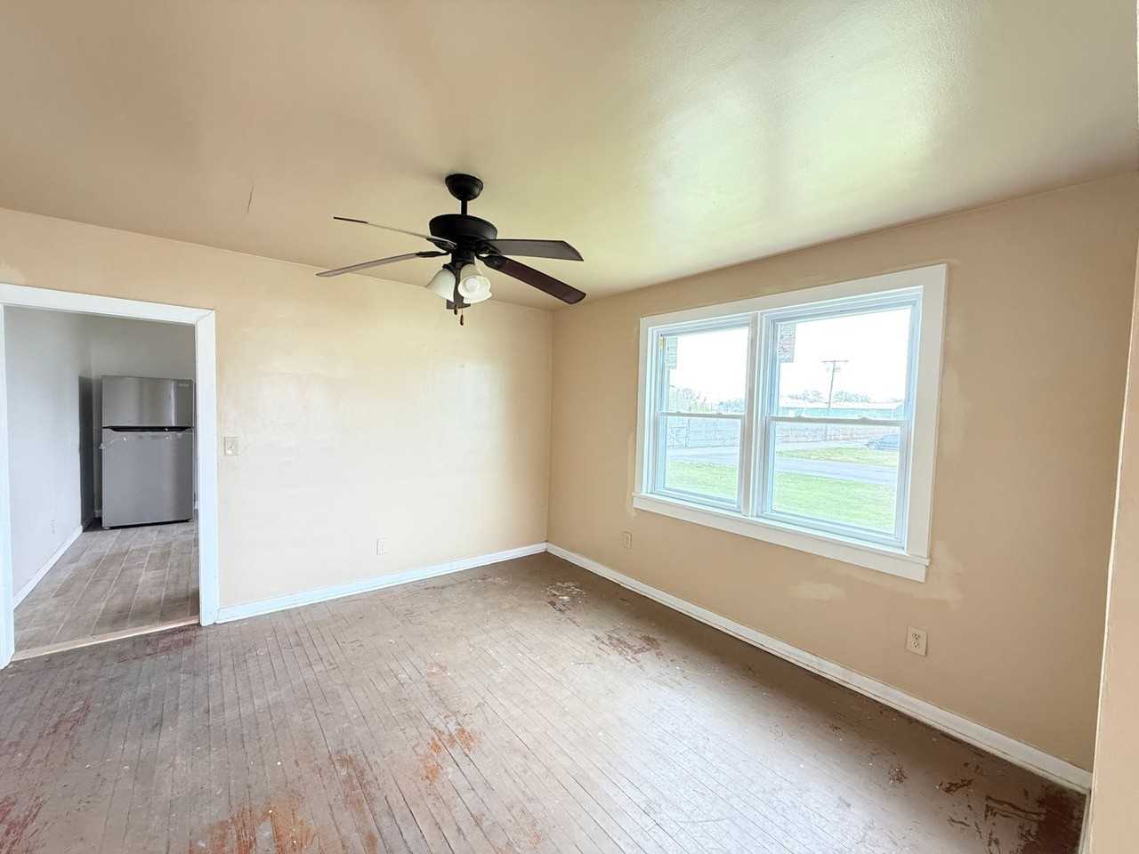 4004 Carey St - Photo 6 of 17
