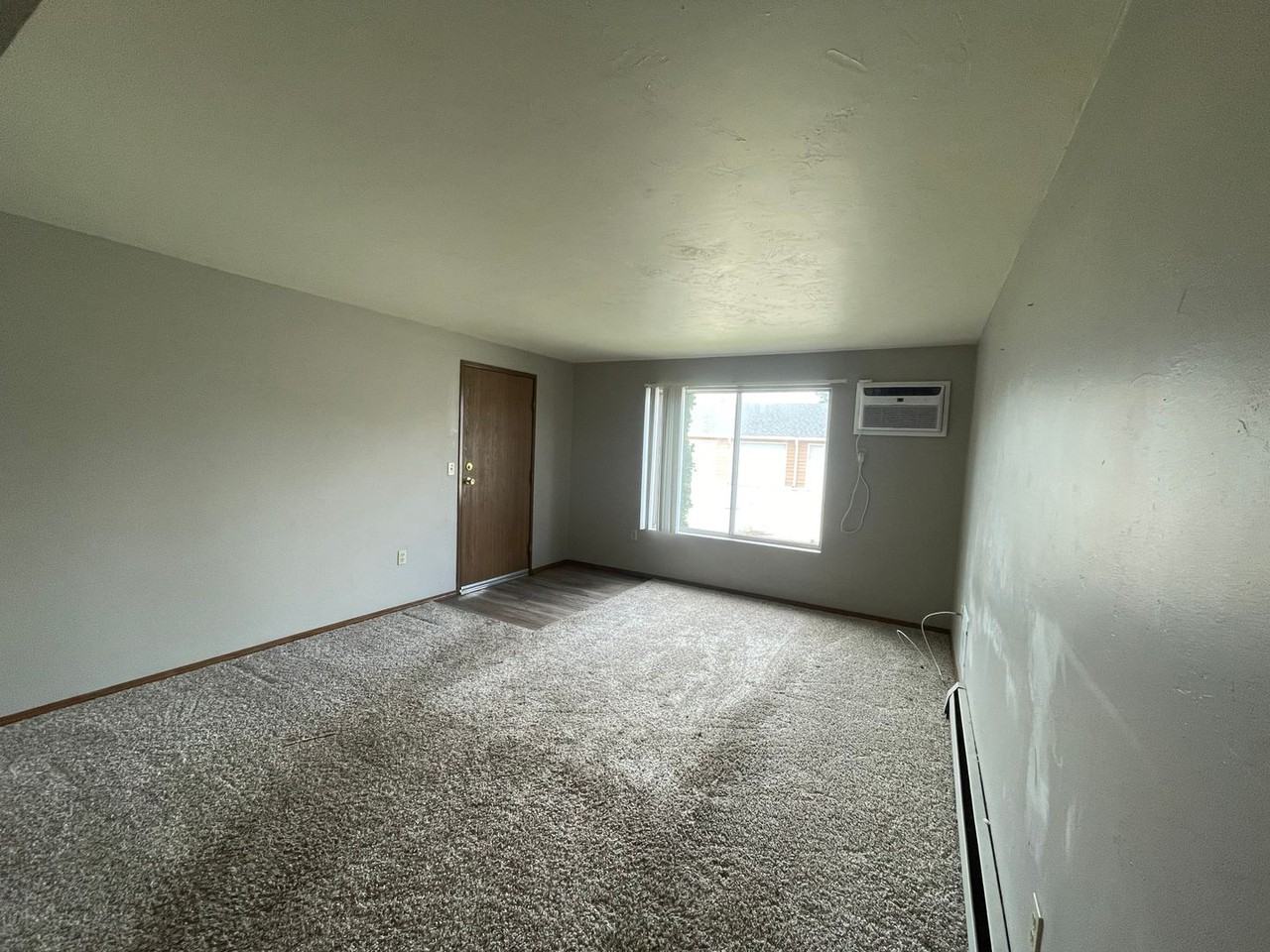 2717 Humboldt Rd - Photo 2 of 18