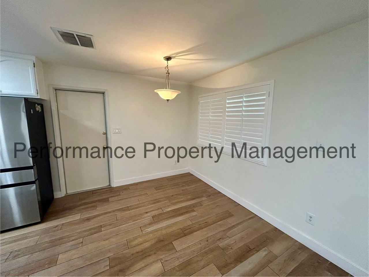 2705 Carlisle Ct - Photo 4 of 17