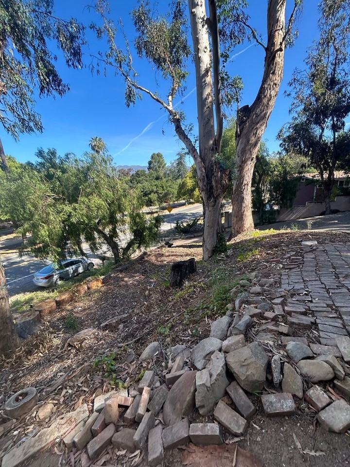 11220 N Ventura Ave - Photo 3 of 17