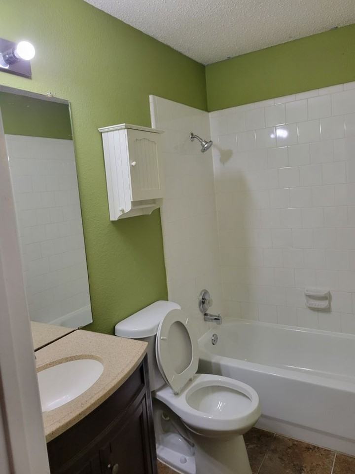 1004 Wintercreek Dr - Photo 2 of 22