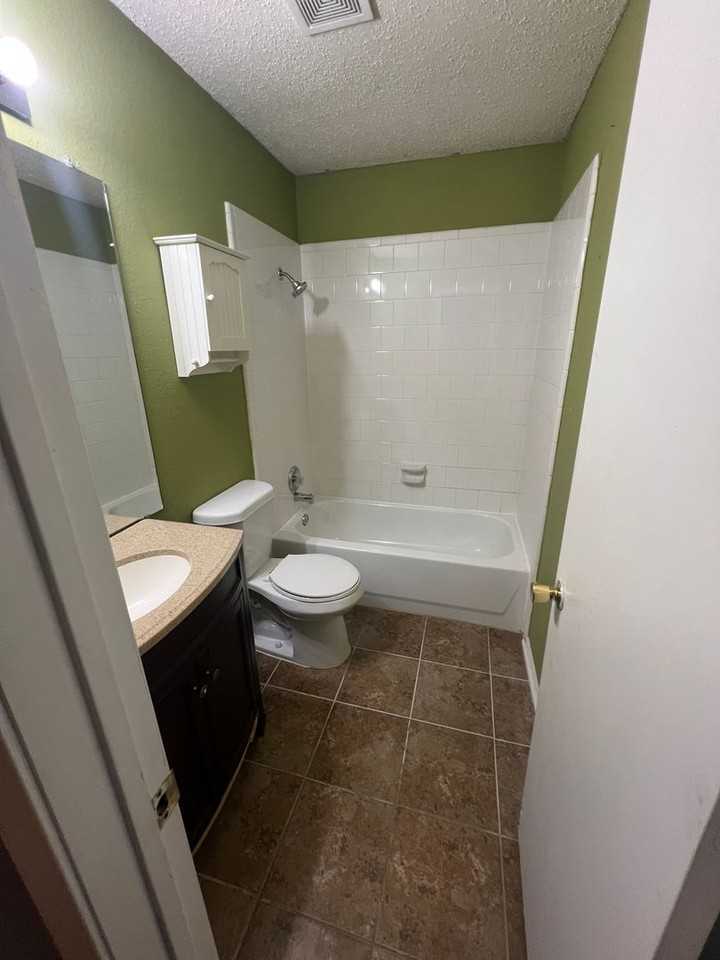 1004 Wintercreek Dr - Photo 3 of 22