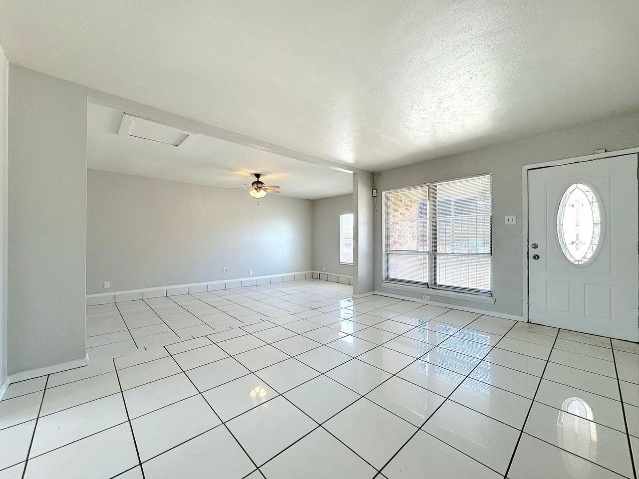 5544 Pembroke Ln - Photo 3 of 23