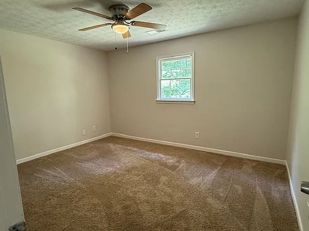 3906 Willowbrook Dr - Photo 3 of 10