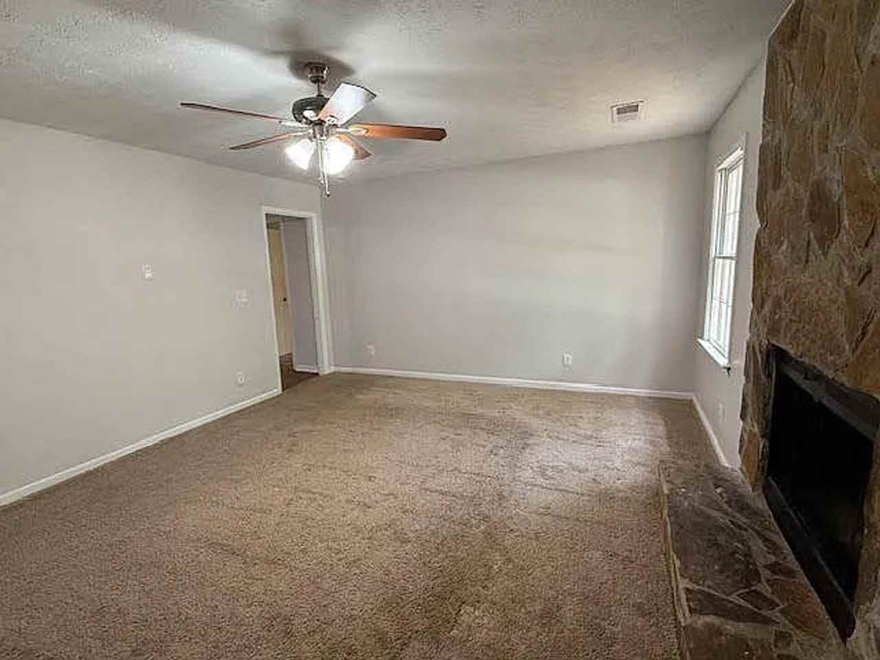 3906 Willowbrook Dr - Photo 4 of 10