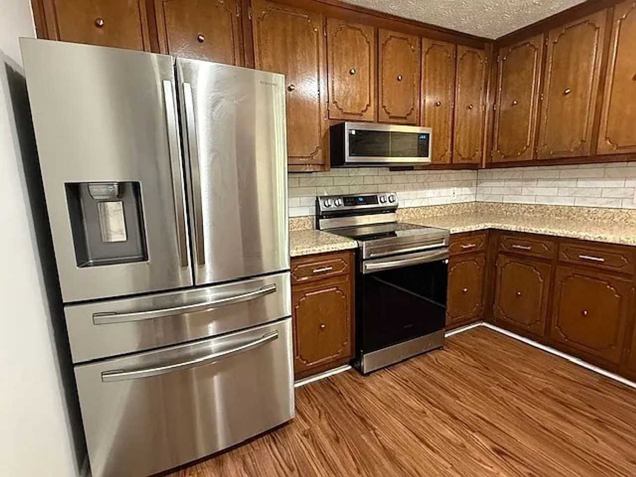 3906 Willowbrook Dr - Photo 7 of 10