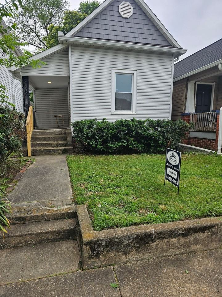 ATTENTION COLLEGE STUDENTS - Photo 2 of 17