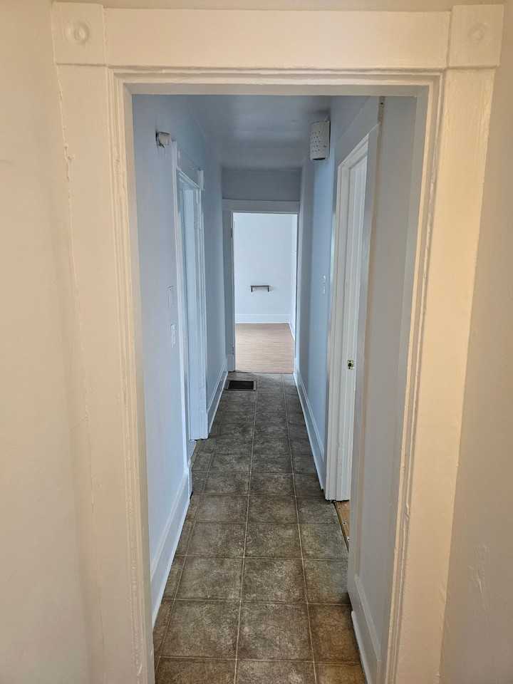 ATTENTION COLLEGE STUDENTS - Photo 3 of 17