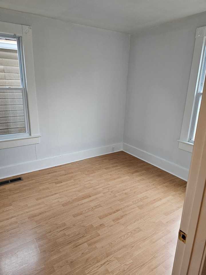 ATTENTION COLLEGE STUDENTS - Photo 5 of 17